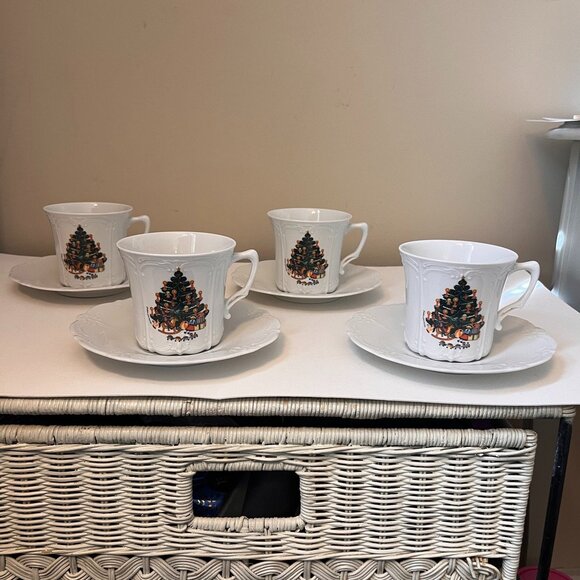 4 Christmas Tree Tirschenreuth Baronesse Teacups with Saucers Demitasse Germany - Picture 1 of 16